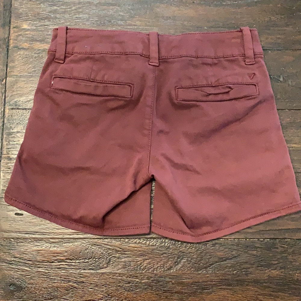 AEO Twill Midi Burgundy Stretch Shorts - Picture 3 of 6